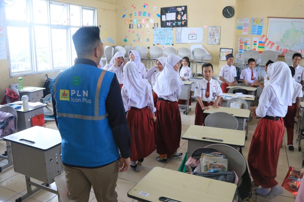 Direktur Utama PLN Icon Plus, Chipta Perdana, menegaskan pentingnya literasi digital bagi generasi muda di tengah pesatnya perkembangan teknologi saat ini.