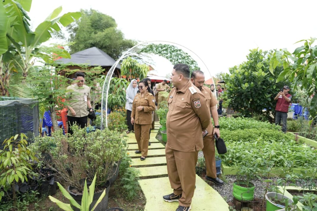 Wali Kota Makassar, Munafri Arifuddin, kembali menegaskan komitmen Pemerintah Kota Makassar dalam mendorong pengembangan program urban farming atau pertanian perkotaan hingga ke tingkat kecamatan dan kelurahan.