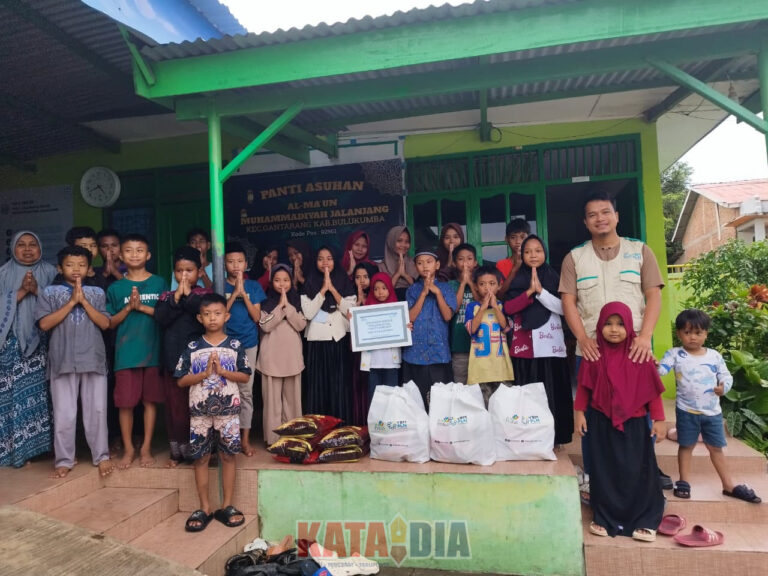 YBM PLN UP3 Bulukumba Tebar Kepedulian Jumat Berkah Bagi Anak Yatim di Jalanjang